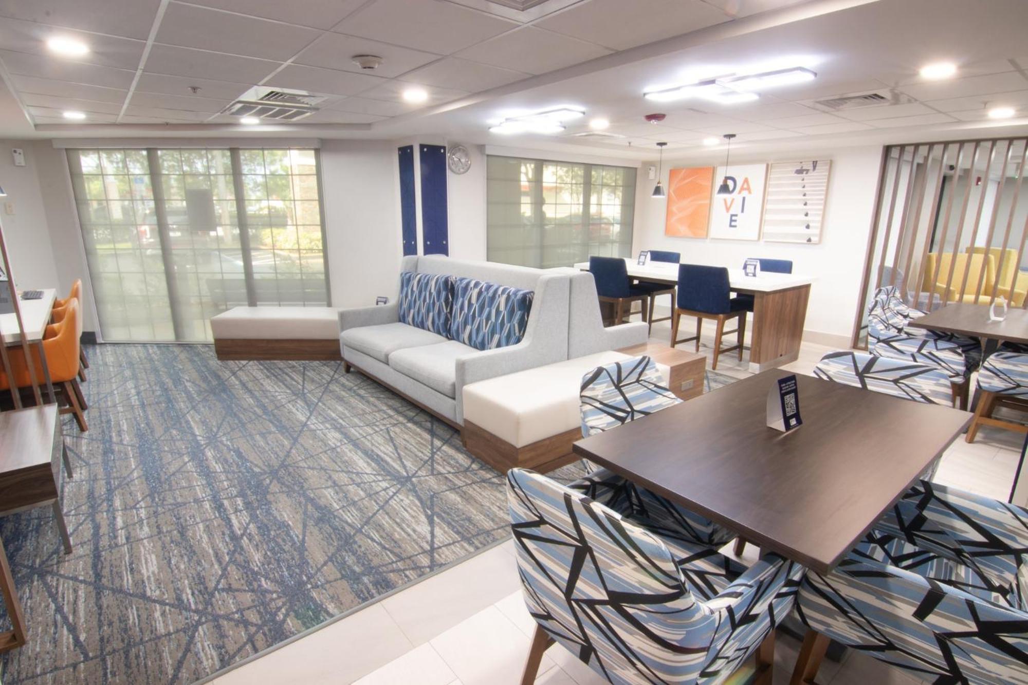 Holiday Inn Express And Suites Fort Lauderdale Airport West By Ihg Davie Zewnętrze zdjęcie