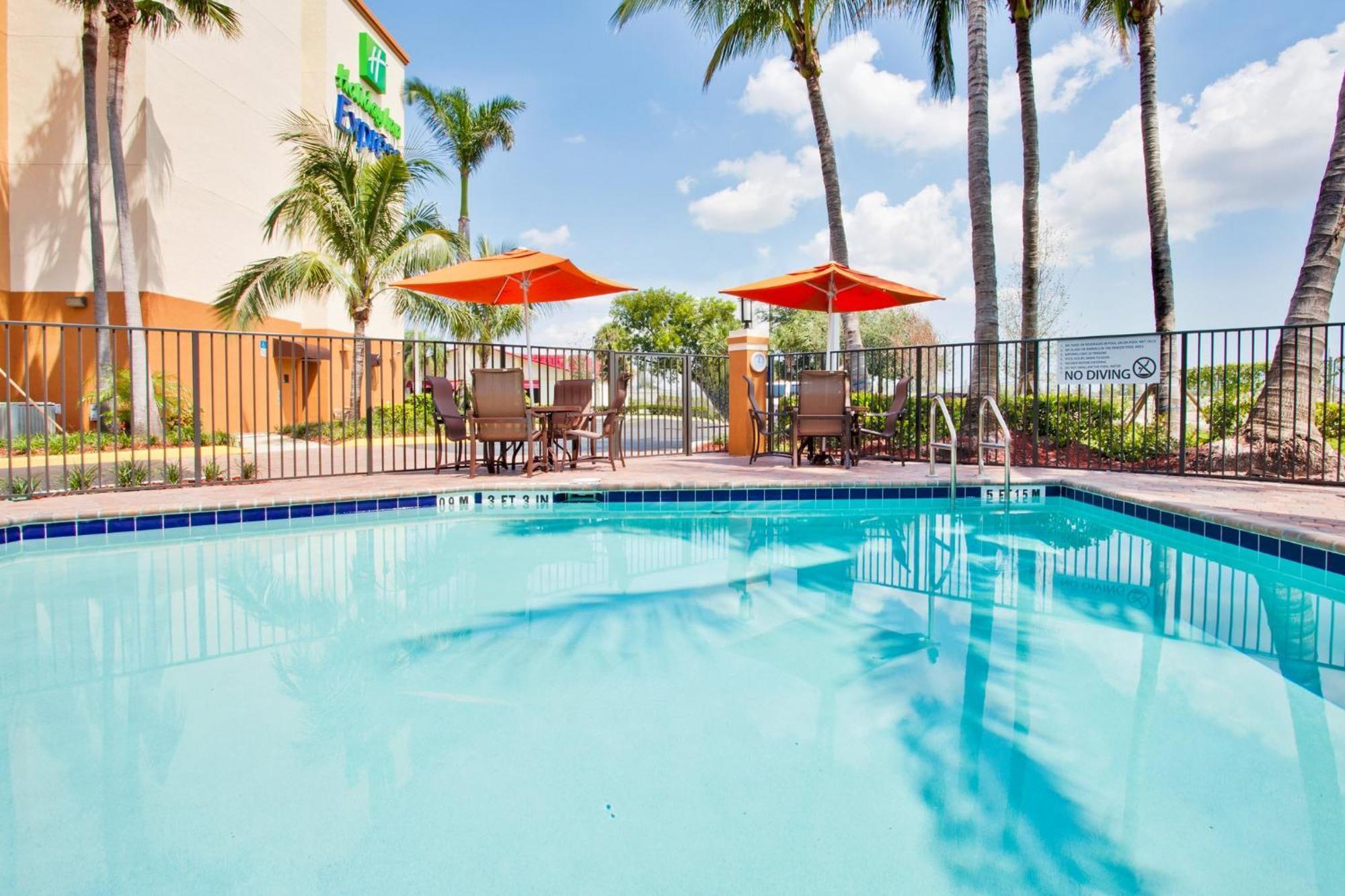 Holiday Inn Express And Suites Fort Lauderdale Airport West By Ihg Davie Zewnętrze zdjęcie